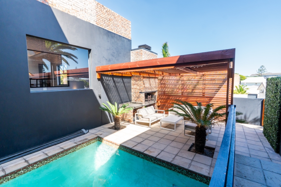 5 Bedroom Property for Sale in Van Riebeeckstrand Western Cape